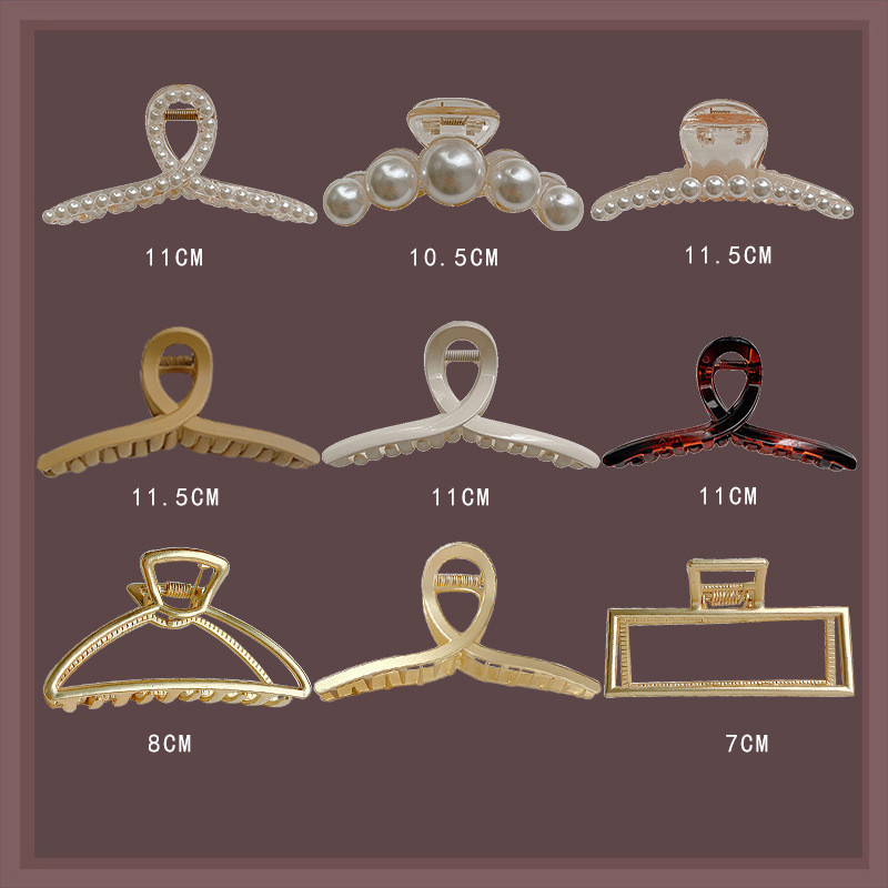 Pince à Cheveux Dorée : Perles et Lignes Épurées